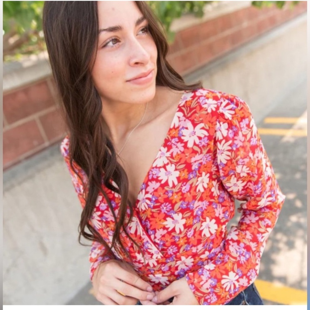 LUSH floral long sleeve v-neck top Medium Never worn